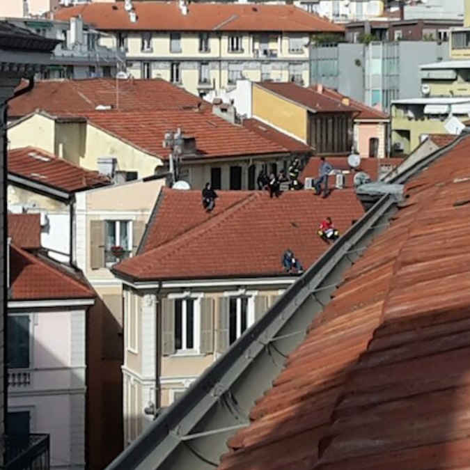 Sanremo 2016, uomo minaccia di buttarsi da un palazzo vicino all’Ariston. Preso dalla polizia