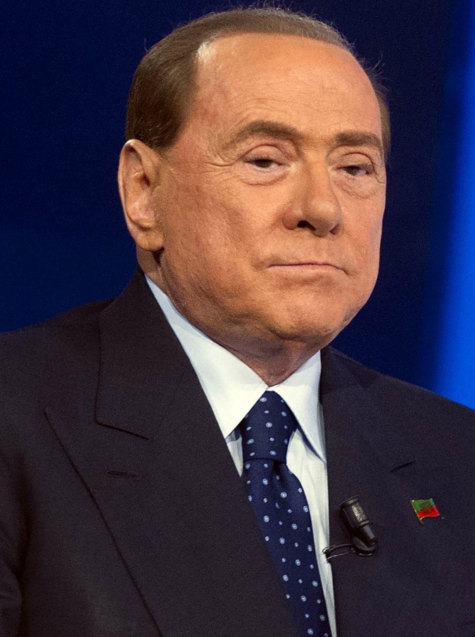 Berlusconi & Lavinia Palombini, la Pascale legge la notizia sul Fatto e distrugge un quadro. “Devi smentire tutto”