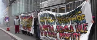 Copertina di Milano, blitz collettivi studenteschi ad Assolombarda: “No a progetto alternanza scuola-lavoro”