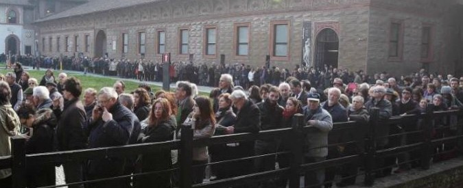 Umberto Eco, funerali laici al Castello Sforzesco di Milano. Pisapia: “Sei e sarai l’orgoglio dell’Italia” (FOTO)