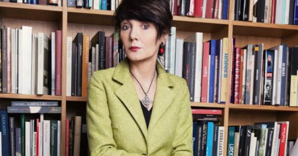 “Come ho vissuto il momento di grande fragilità di mio fratello Vittorio? Soffrendo molto. Di fronte alla fragilità di chi si ama si soffre, ma si ama un po’ di più”: parla Elisabetta Sgarbi