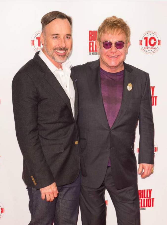 Elton John al Festival di Sanremo con il marito David Furnish? E’ polemica: “Spot pro coppie gay”