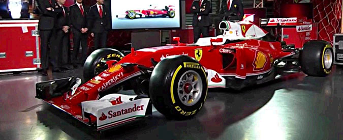 Copertina di Formula 1, la nuova Ferrari F16H. Più bianco e meno rosso nella livrea. Sebastian Vettel: “Fantastica” (FOTO e VIDEO)