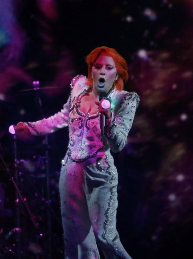 Grammy Award 2016, Lady Gaga omaggia David Bowie con un medley favoloso. E Taylor Swift attacca Kanye West (FOTO e VIDEO)