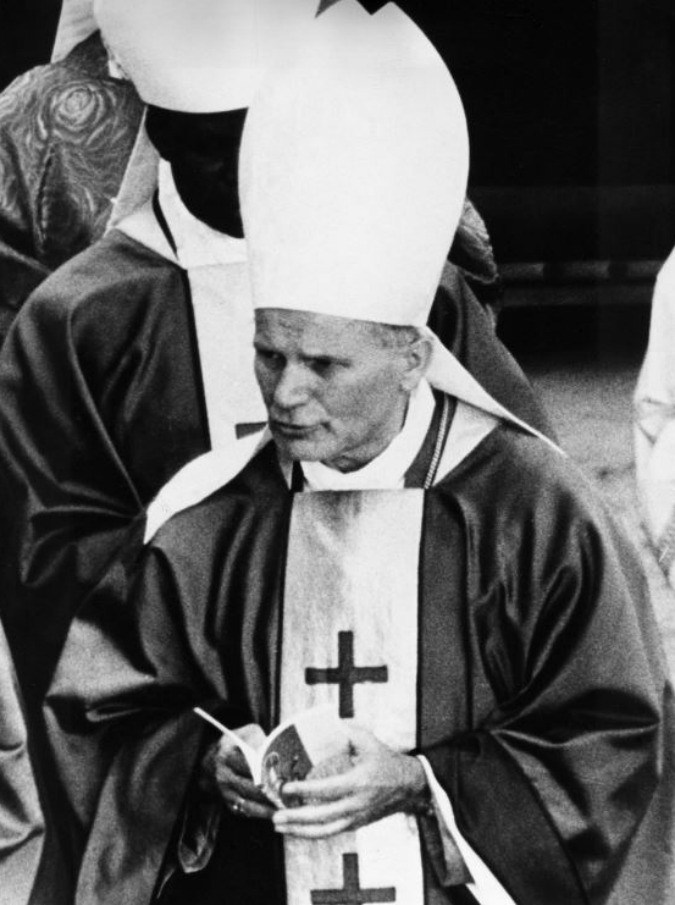 Papa Wojtyla, pubblico lo scambio di lettere con la filosofa americana Anna-Teresa: “Più che amici, ma meno che amanti”
