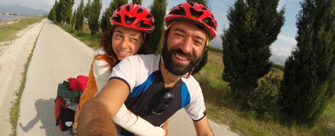 Copertina di “Volevamo una vita più sana, a contatto con la gente e la natura. Così ora giriamo il mondo in tandem”
