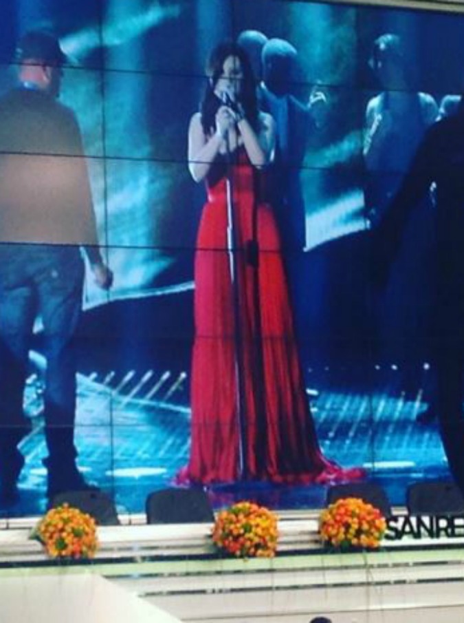 Sanremo 2016, IlFatto.it svela il vestito che Laura Pausini indosserà stasera. Lei: “Come al solito i più educati, grazie”