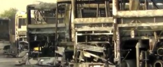 Copertina di Locri, 14 autobus di linea incendiati in deposito. La pista dell’intimidazione