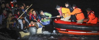 Migranti, due naufragi nell’Egeo, oltre 30 morti: 11 sono bambini. In Turchia neonata morta di freddo e fame