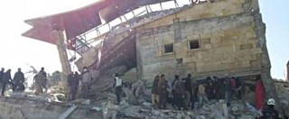 Copertina di Siria, bombe sugli ospedali. Onu: “Almeno 50 morti”. Turchia: “E’ stata l’aviazione di Mosca”. Damasco: “Opera di jet Usa”
