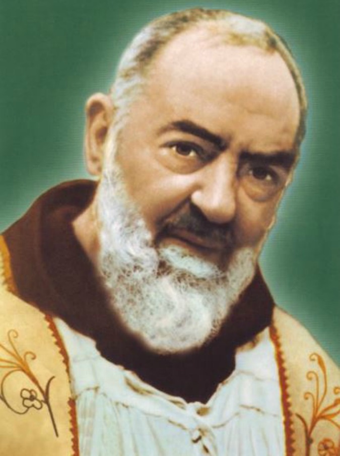 Padre Pio in tour a Roma, tra hashtag e ironia la figura del santo spopola su Twitter: “Don’t cry for me Pietrelcina”