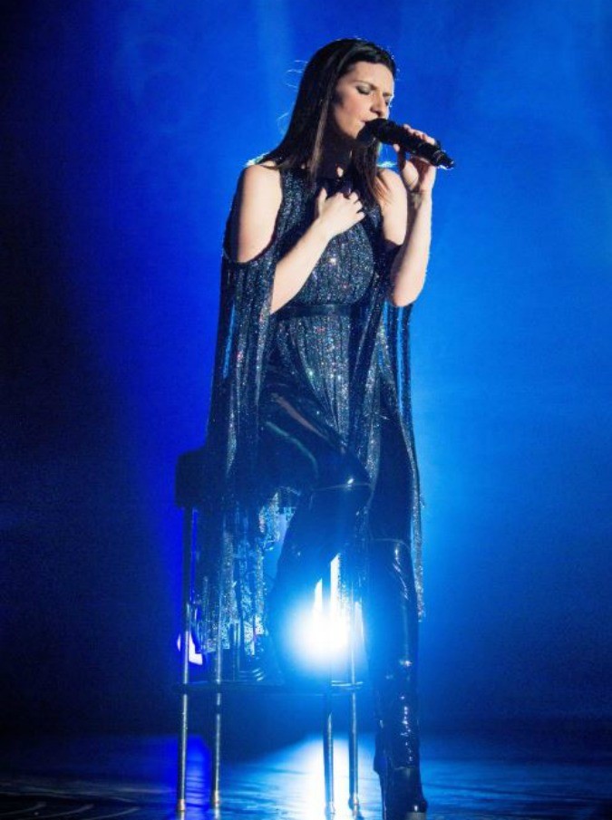 Sanremo 2016, Laura Pausini superospite: dalla prima apparizione all’Ariston nel 1993 al Grammy, le tappe della sua carriera