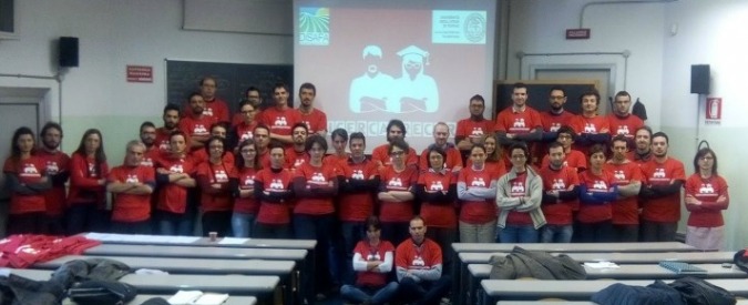 Copertina di Università, “precari più del 50% dei ricercatori. Dopo il dottorato lavorano gratis per 10 mesi, 55 ore a settimana”