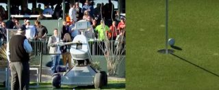 Copertina di Golf, robot ‘più forte’ di Tiger Woods manda la palla in buca con un solo colpo: ovazione del pubblico