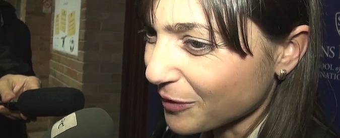 Copertina di Vendola papà, Serracchiani più tiepida di Casini: “Perplessità sull’utero in affitto, è vietato”