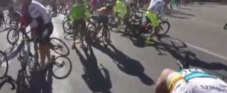 Copertina di Spagna, ciclisti sbattuti a terra dalle raffiche di vento a oltre 100km/h: la corsa è stata sospesa