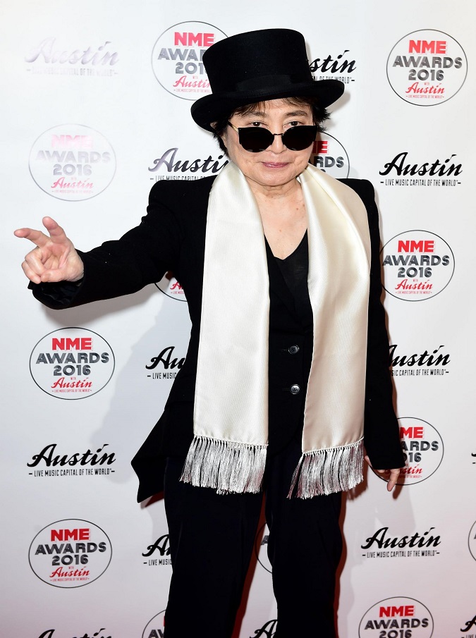 Yoko Ono ricoverata in ospedale. Si teme un ictus, ma il figlio Sean Lennon smentisce