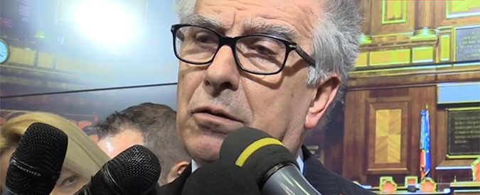 Copertina di Rosatellum, scontro in aula M5s-Pd. Zanda: “Apologia del fascismo? Tanta leggerezza perché non avete capito cosa fu”