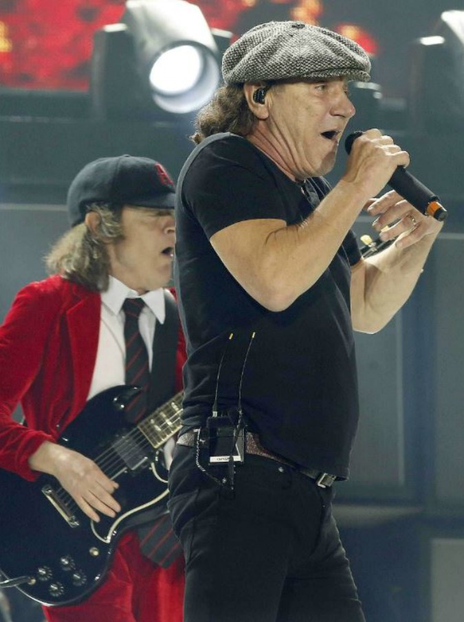AC/DC, Brian Johnson rischia di diventare completamente sordo: tour americano interrotto