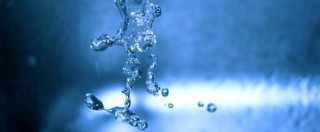 Acqua, consumatori e movimenti: “Lo studio presentato da Utilitalia è una manovra lobbistica a danno dei cittadini”