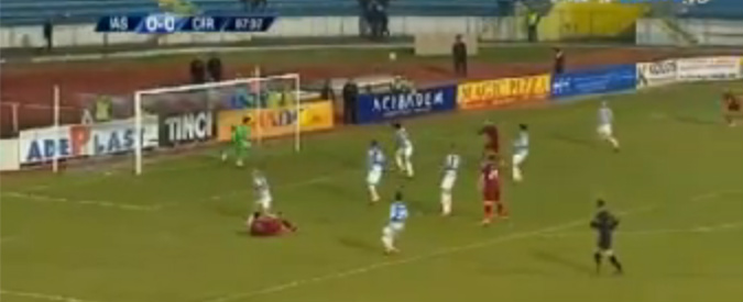 Copertina di Calcio, quattro parate consecutive: il portiere fenomeno in Romania è l’italiano Caparco