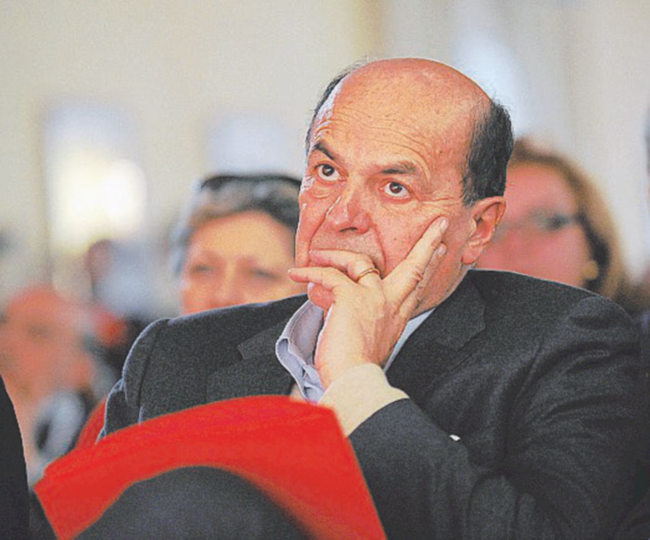 Senza tregua - Bersani attacca: “Renzi vuol cacciare una parte del Pd” Bersani: “I voti sono i miei”. Ma Renzi se ne infischia