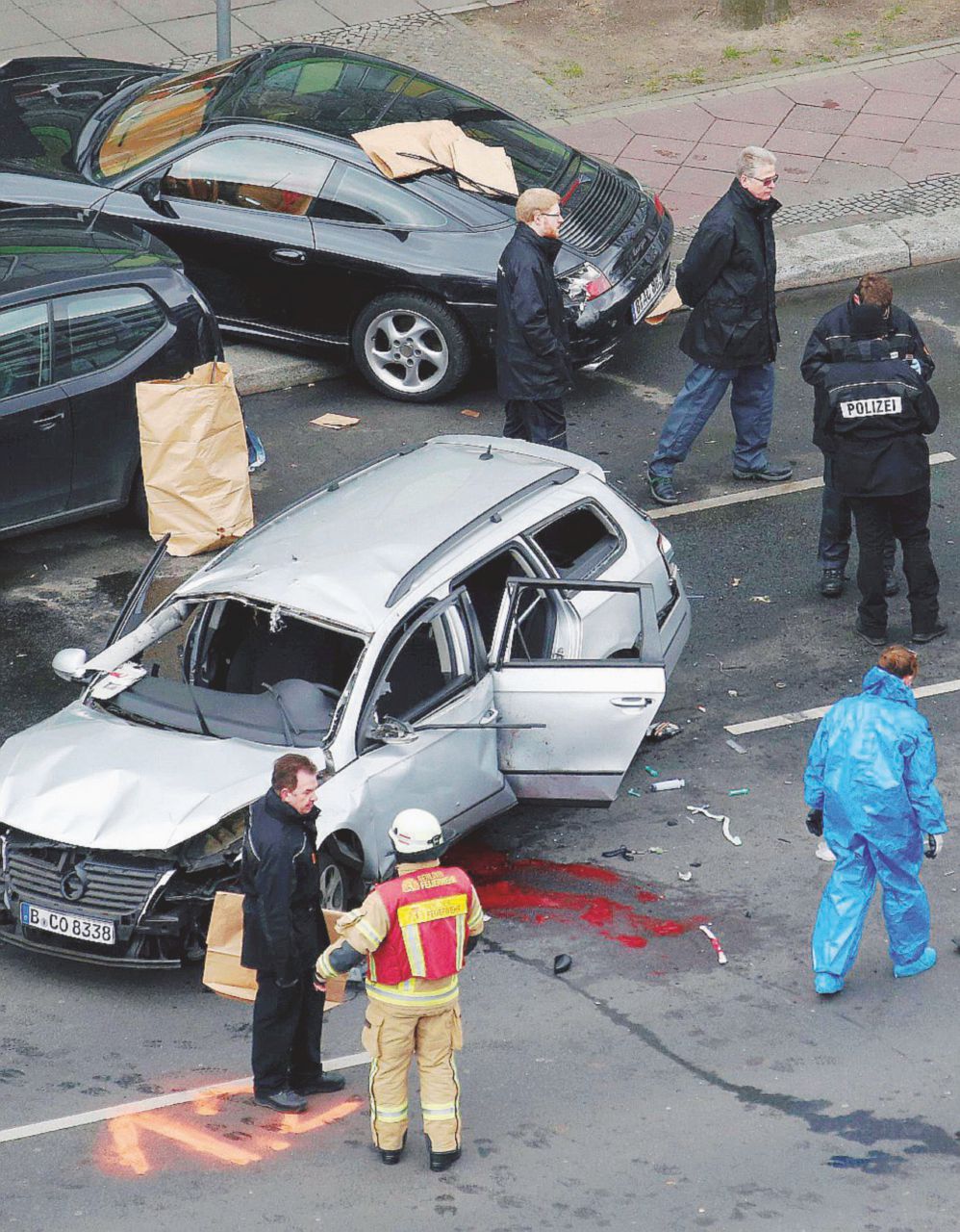 Bomba a Berlino, un morto. L’esplosione ieri mattina in centro-città. Per gli inquirenti non è terrorismo, ma un episodio di criminalità comune - Reuters I jihadisti “giapponesi” che resistono a Bruxelles