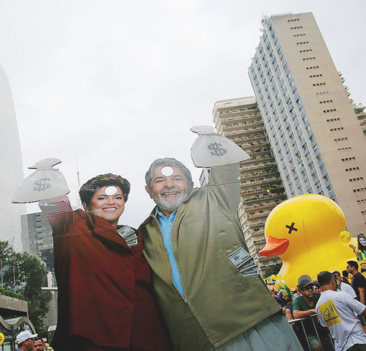 La manifestazione contro Rousseff e Lula - Reuters Lula sarà presto ministro per aggirare il processo