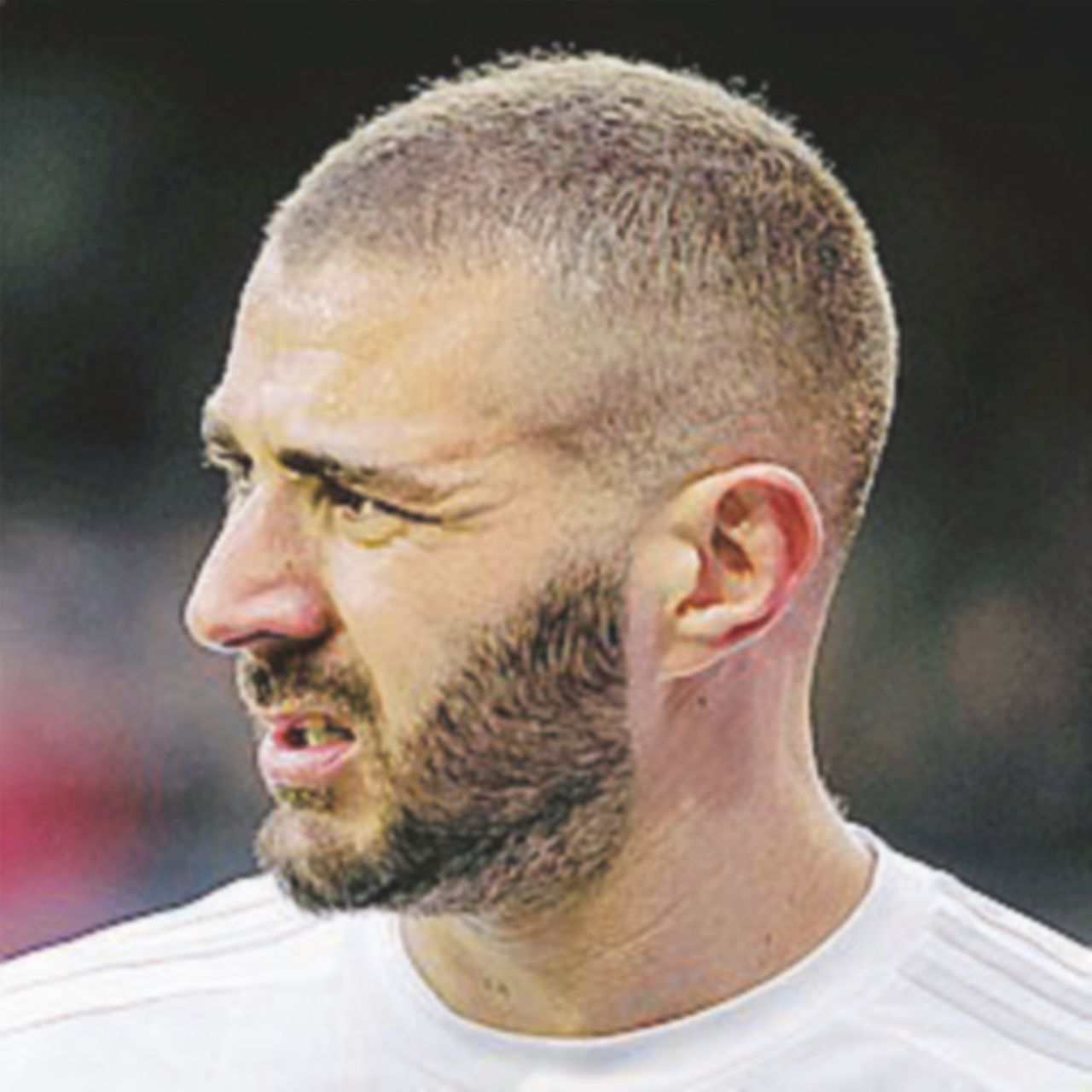 Copertina di Benzema deve restare fuori.  Così vuole la politica