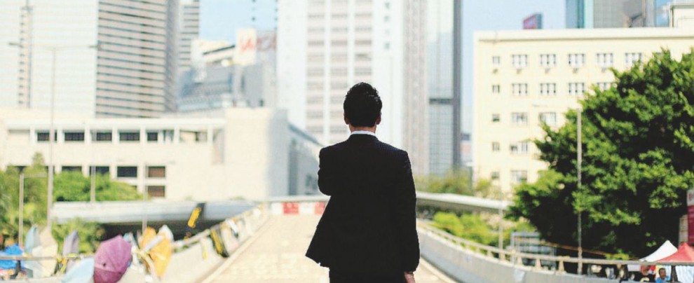 I manager vengono sottoposti al “coaching aziendale”, di solito a Dubai o Abu Dhabi - Ansa Il “coach aziendale” e quelli che… mi muovo, assaggio, vedo gente