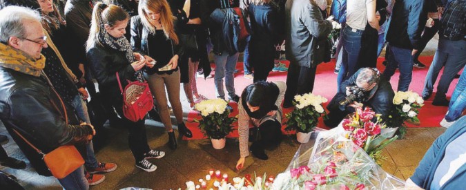 Fiori per le vittime all’Università di Barcellona e Matteo Renzi all’ospedale di Tortosa - Ansa Spagna, 13 ragazze uccise da “un errore umano”