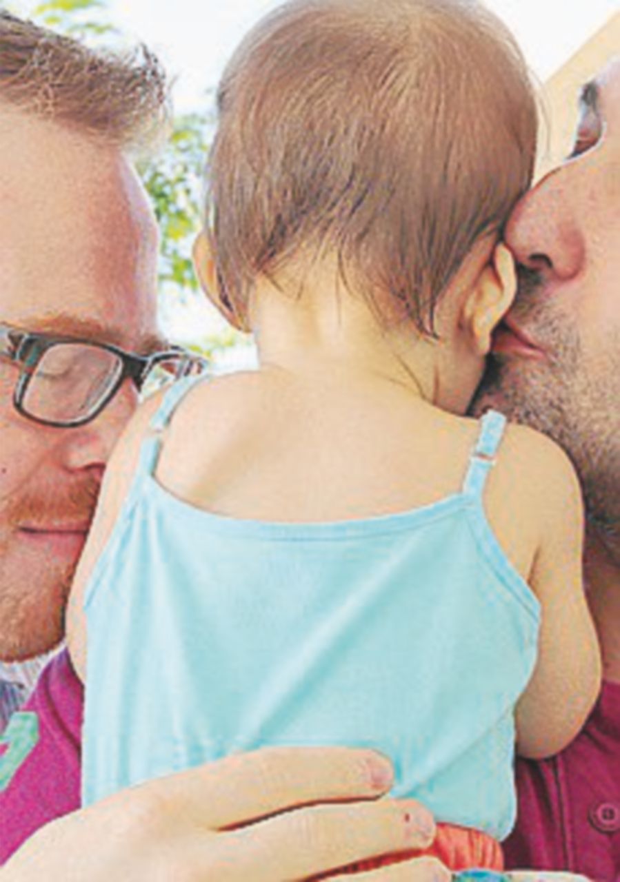 Stepchild adoption, tribunale di Roma dice “sì” a due papà Stepchild adoption, tribunale di Roma dice “sì” a due papà