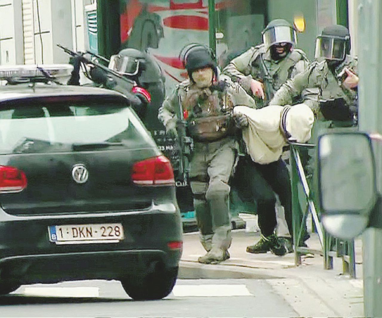 Copertina di Salah, l’assassino “stressato”  diventa gola profonda