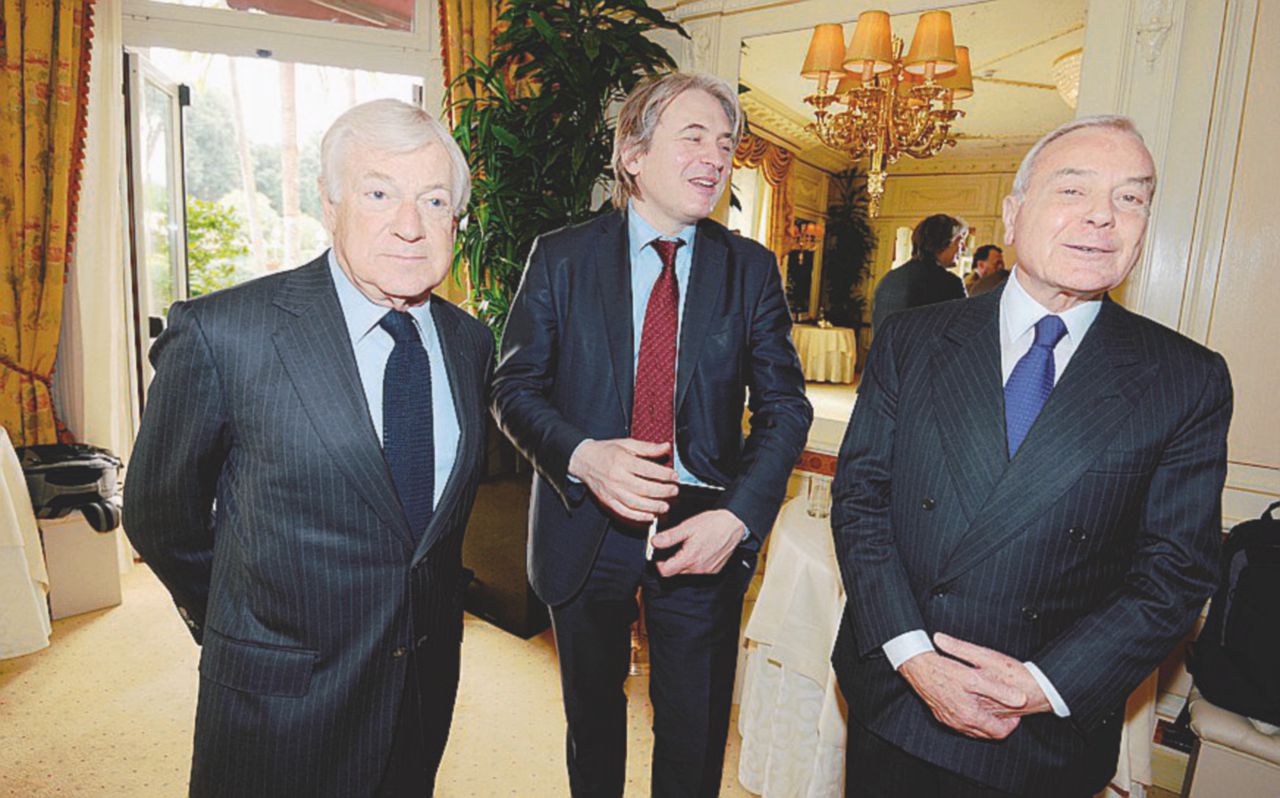 Giurati - Paolo Garimberti, Antonio Campo Dall’Orto, Gianni Letta e altri membri della giuria del prestigioso Premio Biagio Agnes attovagliati all’hotel Parco dei Principi È una giuria di potere e appetito