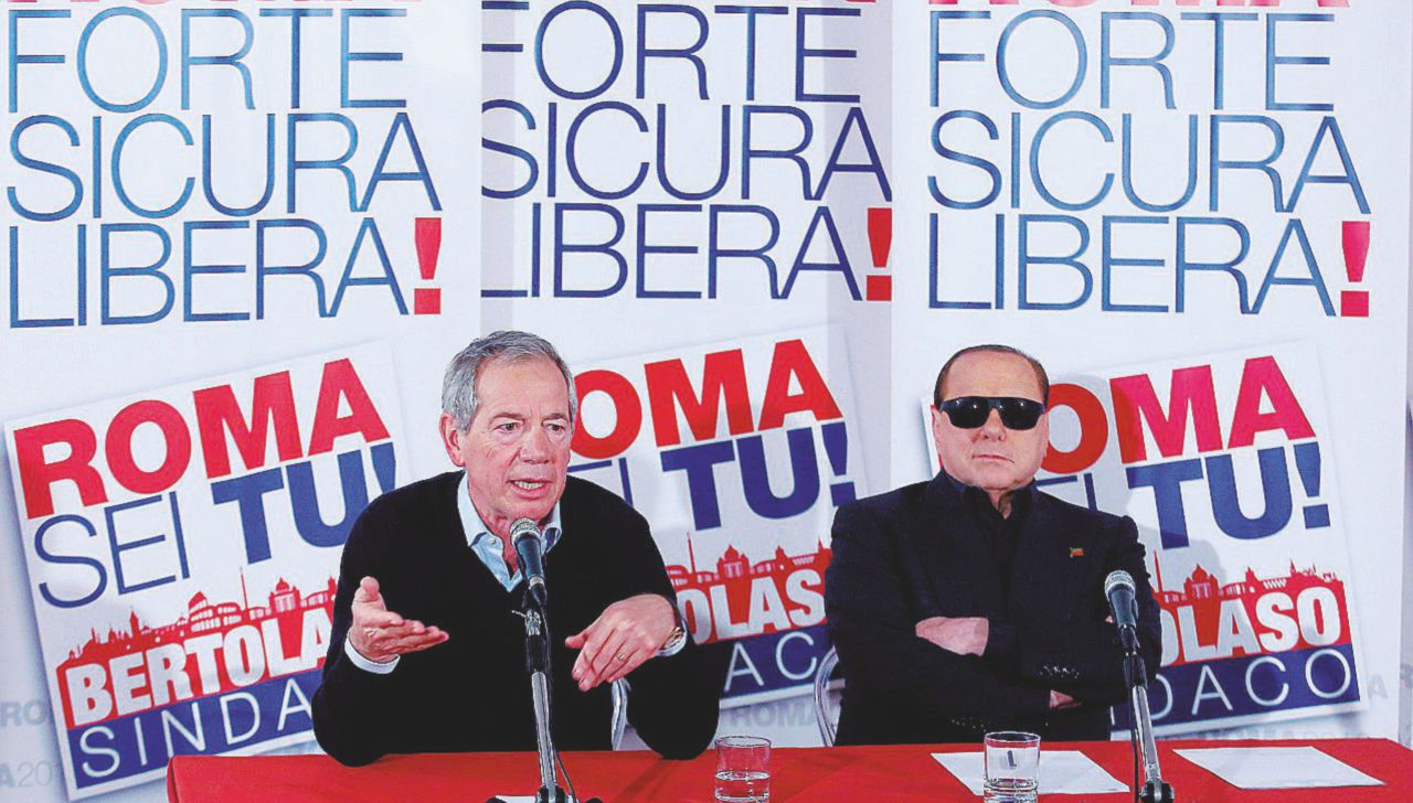 Berlusconi per Bertolaso si rimette gli occhiali da sole Berlusconi per Bertolaso si rimette gli occhiali da sole