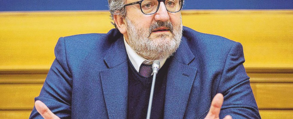 A furor di Puglia - Michele Emiliano - LaPresse “Danno la caccia a me, ma io difendo il mare”