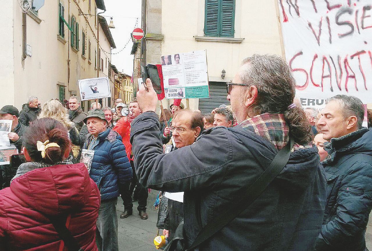 Papà Boschi trema: il suo tesoro rischia di essere pignorato Papà Boschi trema: il suo tesoro rischia di essere pignorato