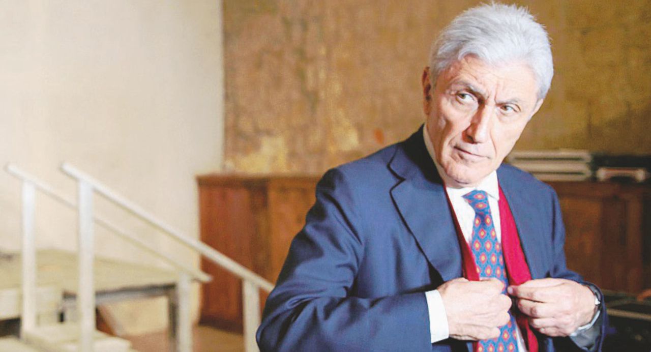 In viaggio - Antonio Bassolino rientra oggi da Hong Kong Bassolino, l’eterno dubbio e la trattativa