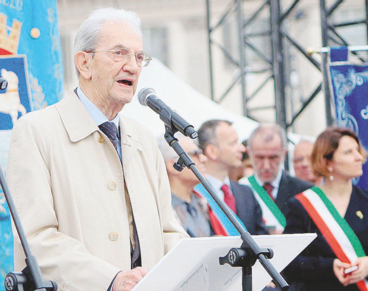 Carlo Smuraglia durante la manifestazione del 25 Aprile a Milano Oggi come ieri, bisogna sempre restare vigili sulla nostra democrazia