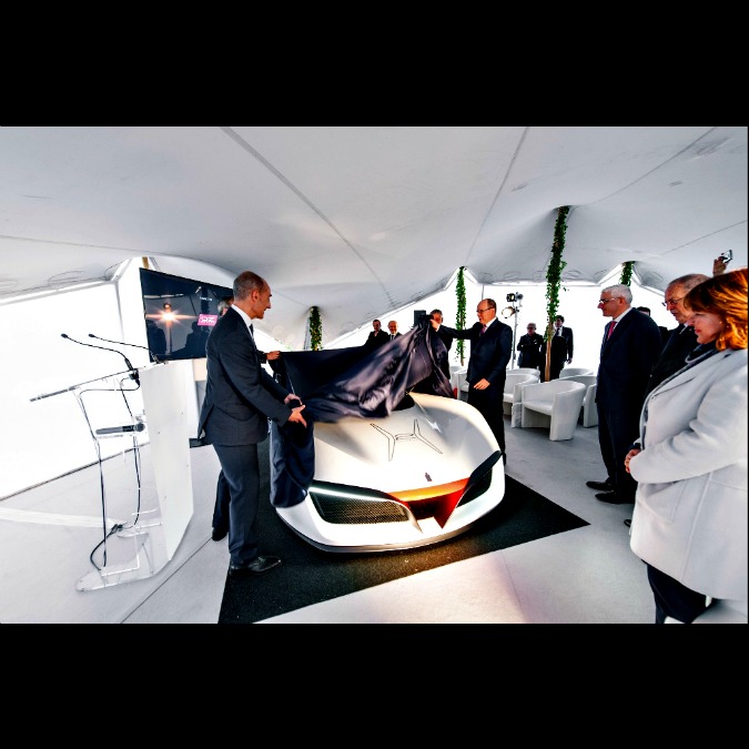Copertina di Pininfarina H2 Speed, la supercar a idrogeno fa visita al principe Alberto di Monaco
