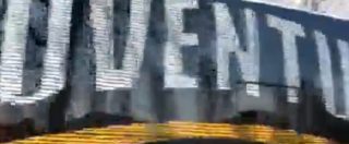 Copertina di Torino, lancio di oggetti contro pullman della Juventus prima del derby: vetri rotti