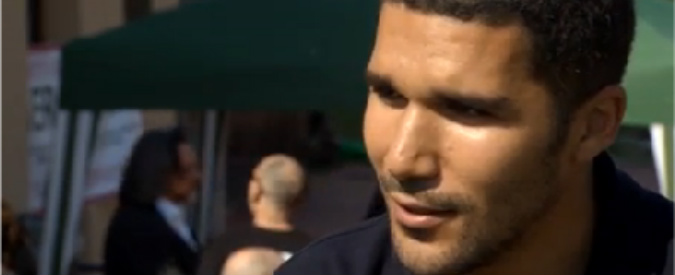 Copertina di Servizio Pubblico, Karim Franceschi da Senigallia: “Io partigiano a Kobane per combattere l’Isis”