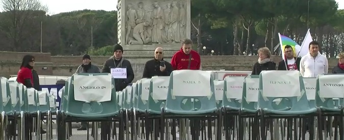 Copertina di Moby Prince, la strage 25 anni dopo: “140 sedie in piazza” a Livorno per ricordare le vittime