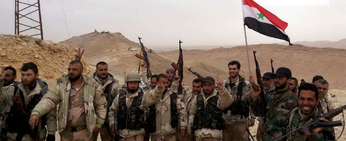 Copertina di Siria, l’esercito di Assad riconquista Palmira. “Raid aerei su sito archeologico” (foto)