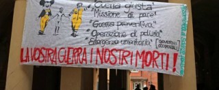 Copertina di Panebianco, nuovi blitz dei collettivi a Bologna. Attivisti pedinano guardie giurate: “Via le ronde dall’Università”