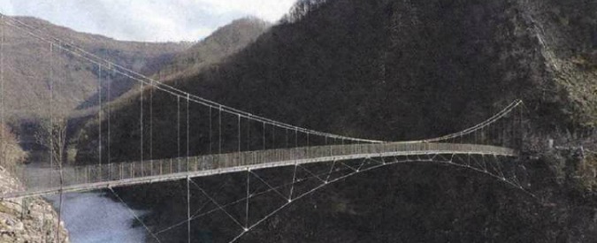 Copertina di Marò, sindaco toscano dedica un ponte a Latorre e Girone. E nel parco mette statua di Schettino con orecchie da coniglio
