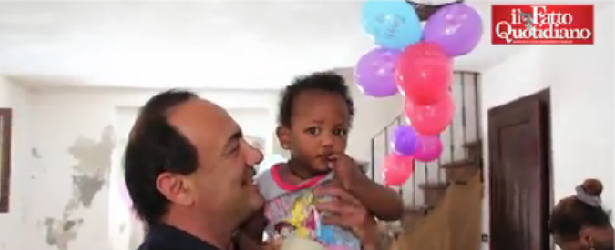 Copertina di Riace, il sindaco tra i leader più influenti del mondo secondo Fortune. Ecco come ha fatto