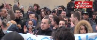 Copertina di Bologna, collettivi di occupanti contestano Salvini: “Vattene”. Lui: “Covi di teppisti”