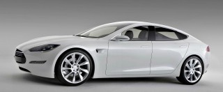 Copertina di Tesla Model 3, l’attesa è quasi finita e nei concessionari si fa già la fila