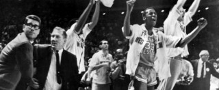 Copertina di Basket Usa, 50 anni fa Texas-Kentucky: la prima partita di Ncaa in cui una squadra schierò solo giocatori neri